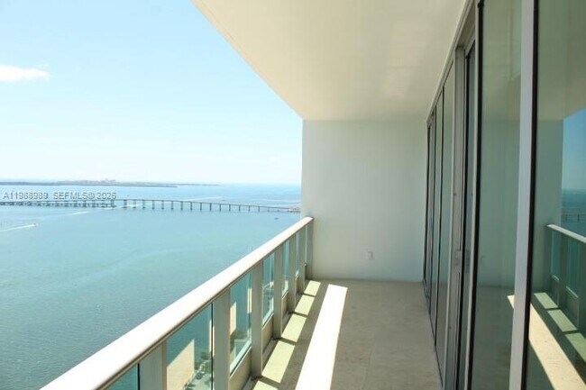 Foto del edificio - 1331 Brickell Bay Dr