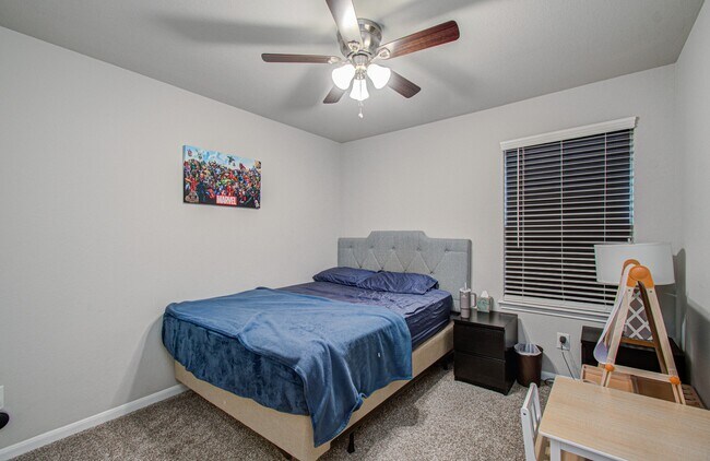 Foto del edificio - 3742 Canyon Shore Ln
