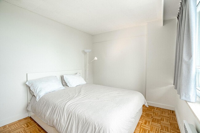 Building Photo - 1555 Boul. René-Lévesque O