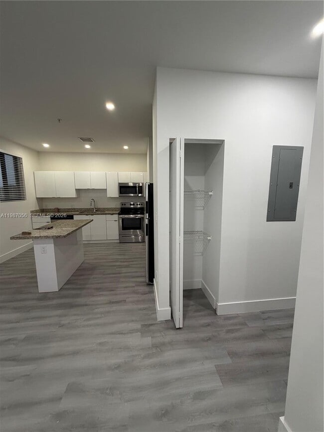 Foto del edificio - 859 E 24th St