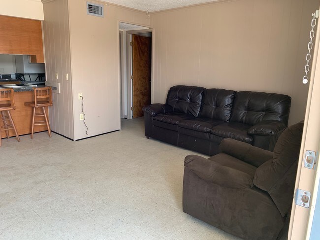 Living Room - 192 N Cities Service Hwy