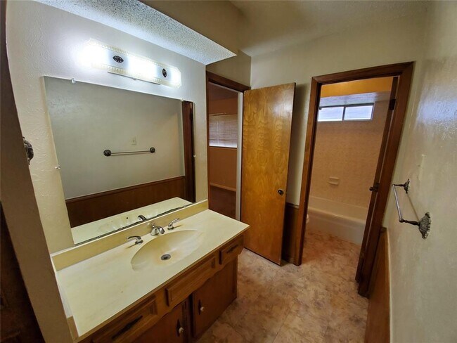 Building Photo - 4843 Berridge Ln
