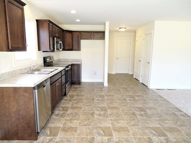 Building Photo - 1385 Fieldstone Dr