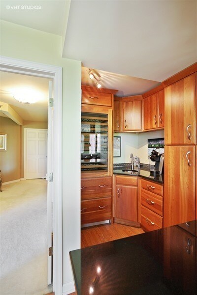 Building Photo - 440 N McClurg Ct