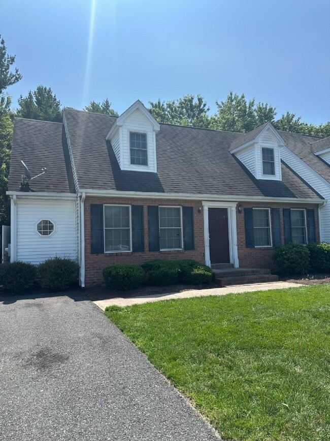 Building Photo - 1303 Aspen Dr