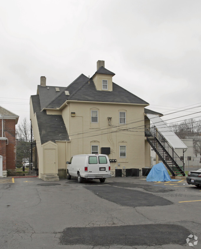 Building Photo - 1520 N Main St