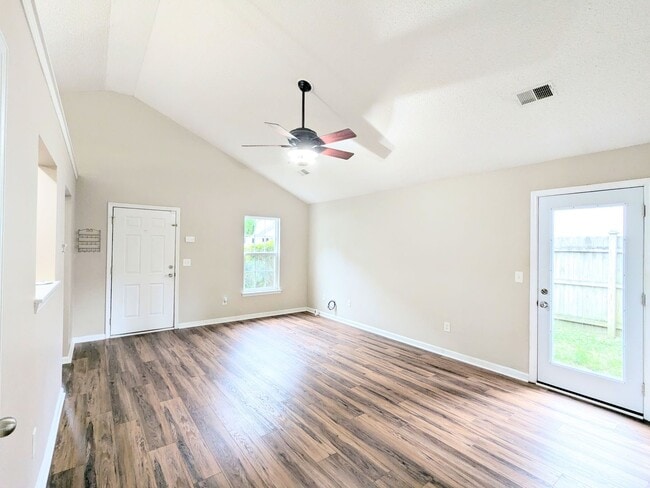 Building Photo - **Welcoming Ranch-Style Home in Dorchester...