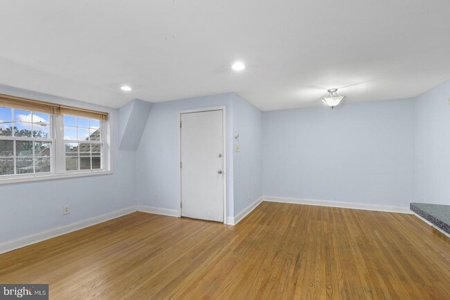 Foto del edificio - 5443 Houghton Pl
