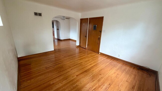 Foto del edificio - 6663 Devonshire Ave