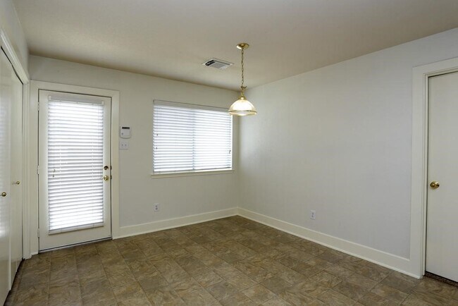 Foto del edificio - 11915 Sanspereil Dr