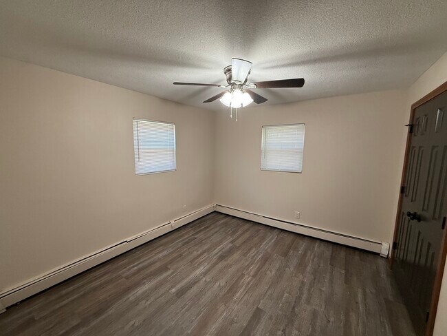 Dormitorio - 1322 W Montrose St