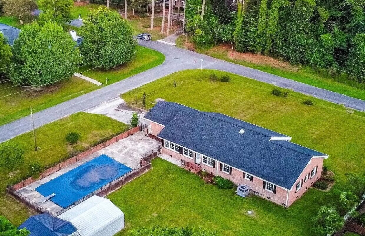Primary Photo - 159 Meadowbrook Ln