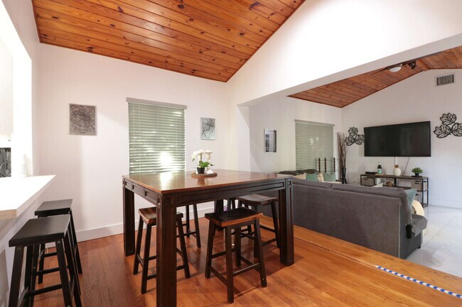 Foto del edificio - 753 NE 81st St