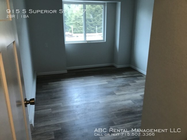 Building Photo - Retro-Modern 2 Bedroom