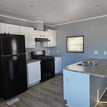 Building Photo - 2737 W Washington Center Rd