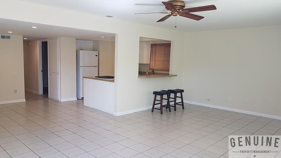 Primary Photo - 304 E Balboa Blvd