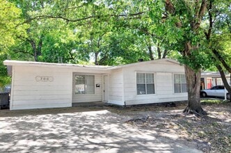 Building Photo - 700 Grande Dr