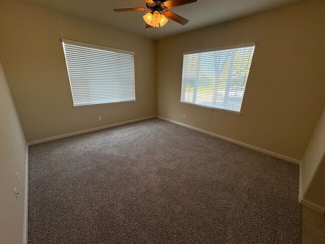 Foto del edificio - Charming 2-Bed, 2.5-Bath home in Roseville