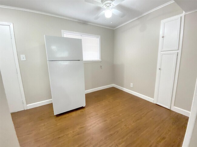 Foto del edificio - 1141 N Durham Dr