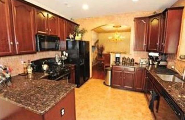 Building Photo - 12 Tudor Ct