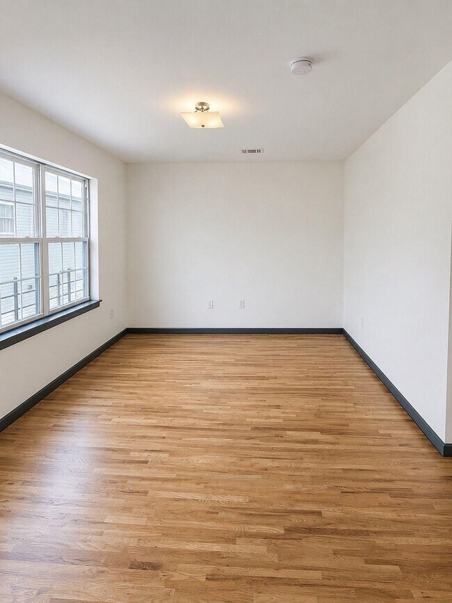 Building Photo - 28 4th St