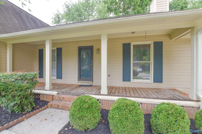 Foto del edificio - 150 Whisperwood Ln
