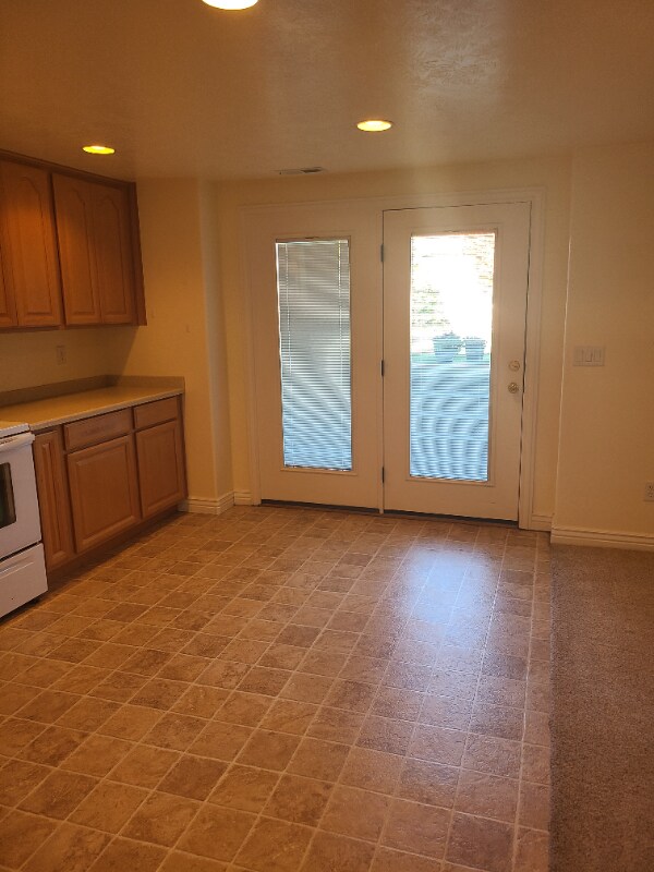 Building Photo - 3049 N 1050 W