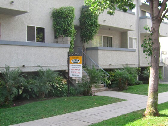 Building Photo - 280 W Tujunga Ave