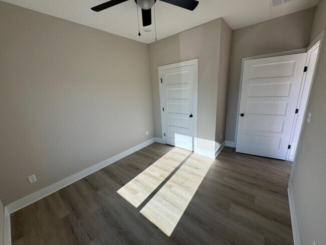 Building Photo - 5519 Bressler Dr