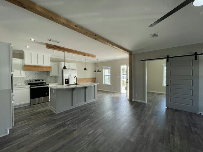 Building Photo - 52 Orange Blossom St