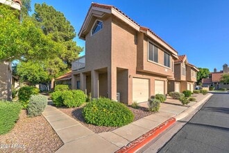 Building Photo - 1633 E Lakeside Dr