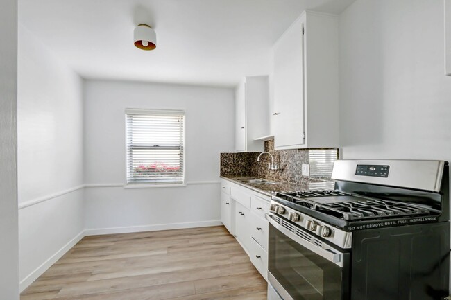 Building Photo - 300 California Ave