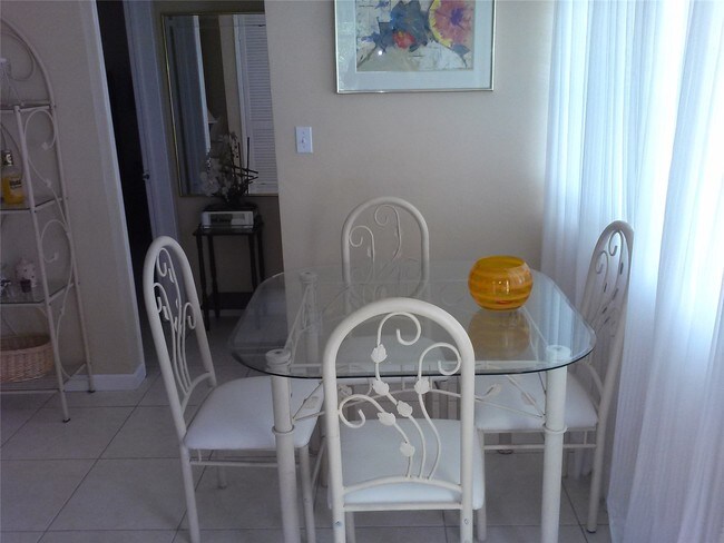 Building Photo - 707 S 19th Ave