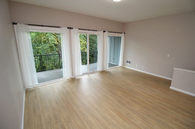 Building Photo - 4 Touchstone Dr