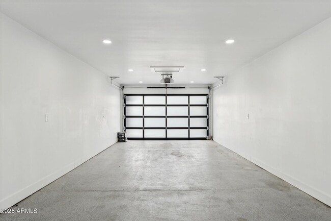 Building Photo - 9854 N 29th St