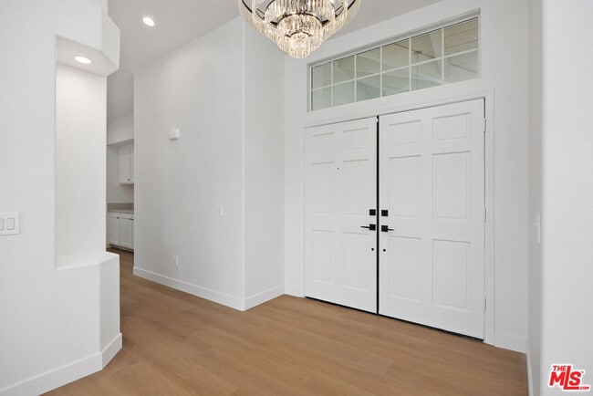 Building Photo - 655 Calle Ladera