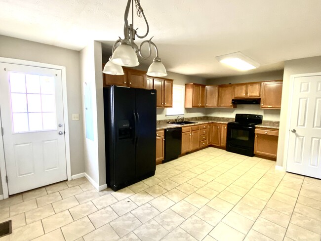 Kitchen - 199 Leo Ln