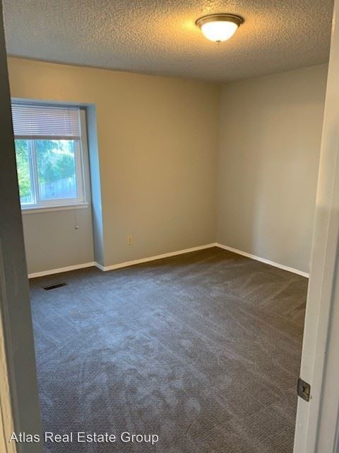 Building Photo - 522 Comanche Village Dr