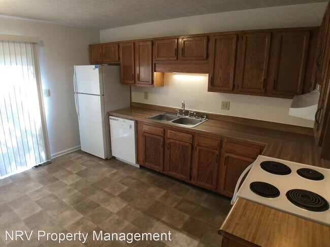 Building Photo - 3 br, 2.5 bath House - 365 Wakeman Court