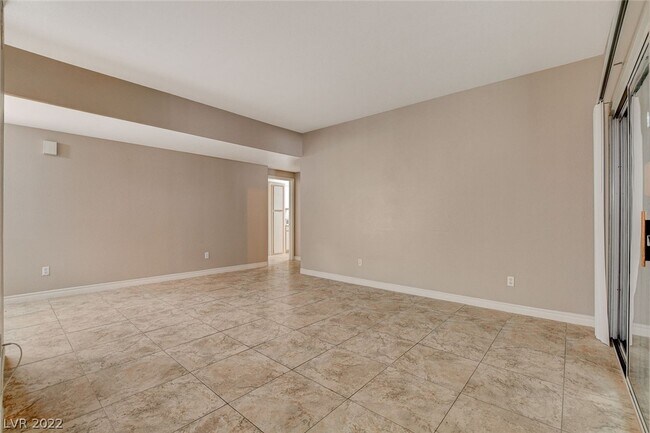 Foto del edificio - 2975 Bluegrass Ln