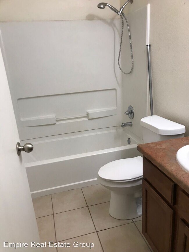 Foto del edificio - 2032-2102 E Arbors Ave