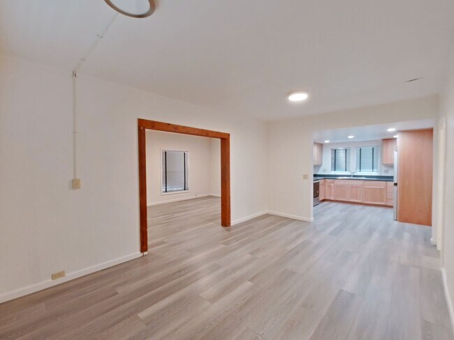 Foto del edificio - 5 Bed Rental in Convenient Location!