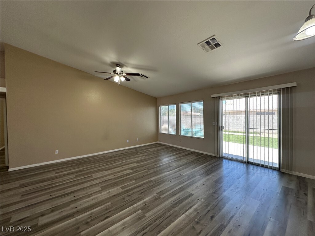 Foto principal - 1616 Watercreek Dr