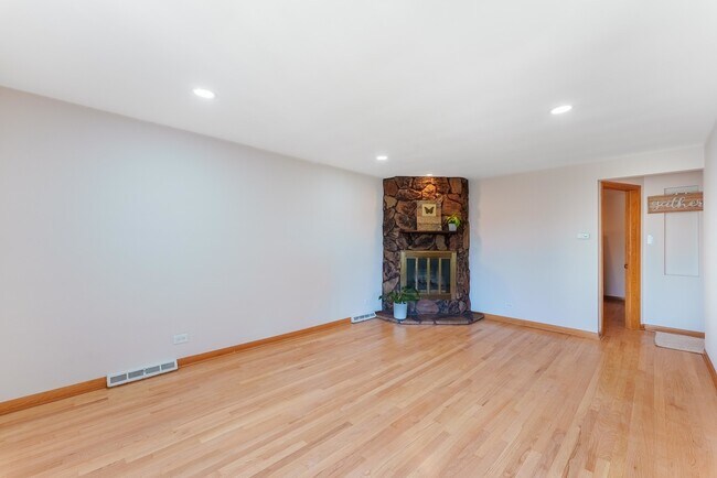 Foto del edificio - 6210 W 64th St