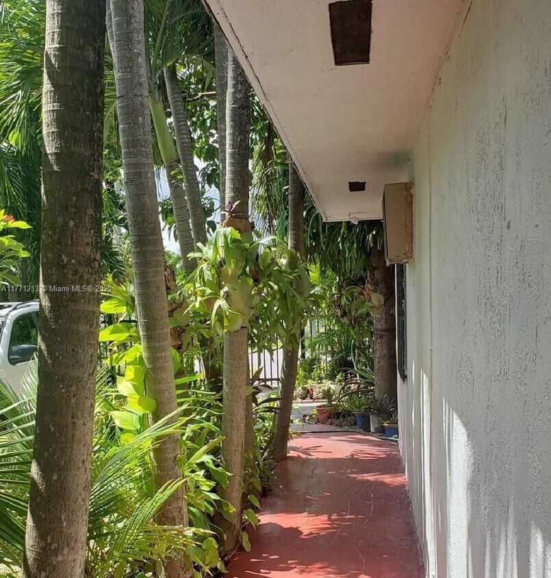 Primary Photo - 9770 SW 47th St