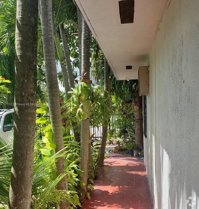 Building Photo - 9770 SW 47th St