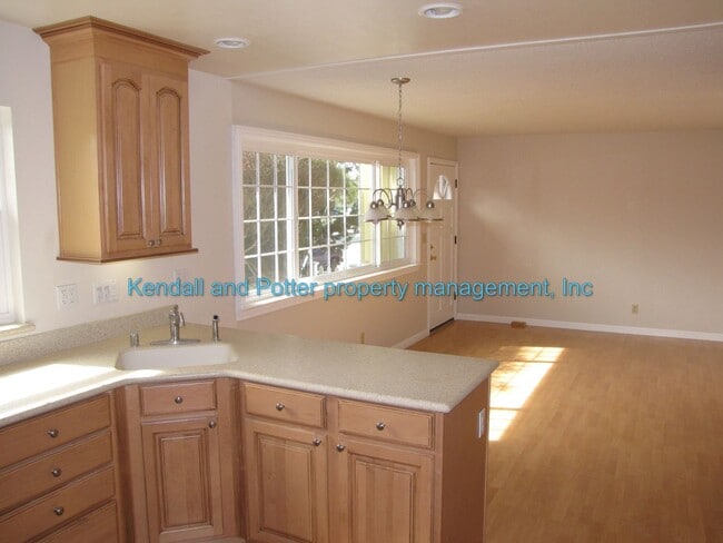 Building Photo - 302/303