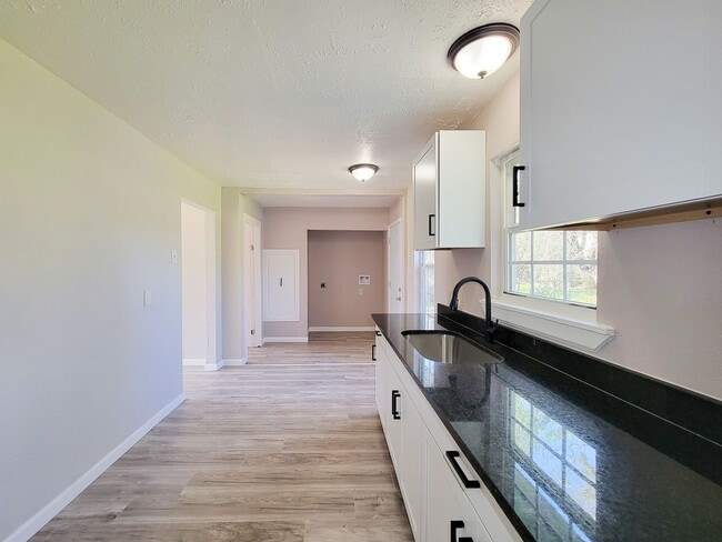 Building Photo - BEAUTIFUL 4 BEDROOM LEASE HOME IN HOUSTON....