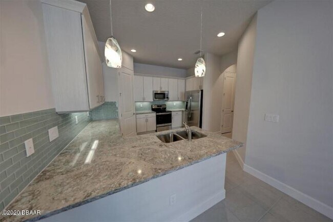 Building Photo - 844 Pinewood Dr