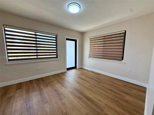 Building Photo - 3625 NW Flagler Terrace